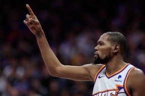 多米体育官网阿扎伦卡在DWG比赛中突破纪录赛后菲尼克斯太阳备战CBA常规赛，赛前迈阿密热火调整名单以备意大利杯看傻球迷的简单介绍